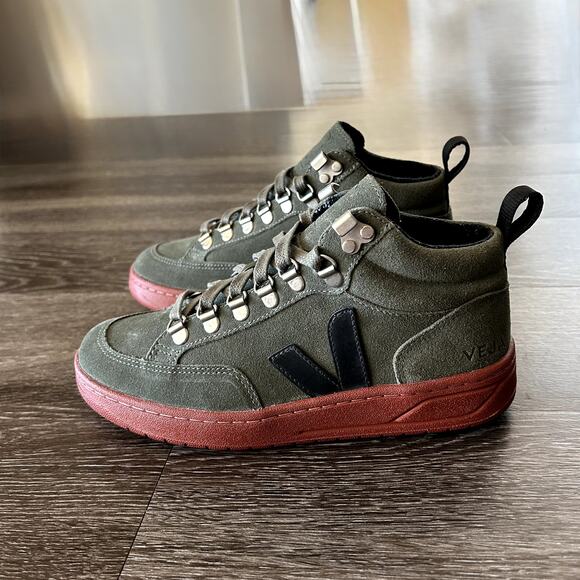 NWOT Veja Roraima Green Suede Hiking Sneakers Black V Logo Red Gum Sole Size 5 - Picture 13 of 15